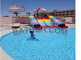 عند الاهرام تشكيله كبيره من الالعاب المائيه بجوده ممتازه 