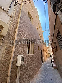 مبني للبيع في المحرق 